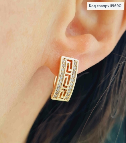 Серьги ВЕРСАЧЕ украшены Блестящими камешками, дл. 1,5 см, англ. застежка, Xuping 18К 119690 фото 2