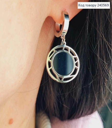 Сережки кільця, з підвісками, з чорною емаллю, ажурні, 1,5см, срібного кольору, сталь Stainless Stee 260043 фото 3