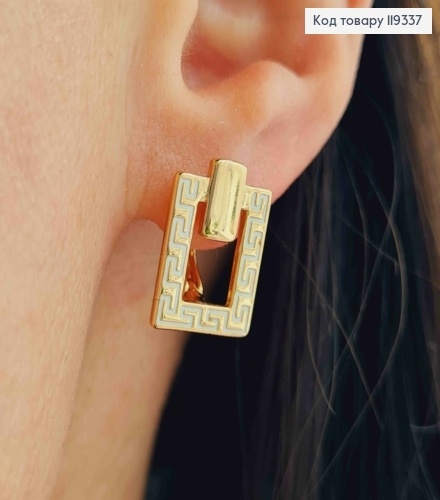 Серьги ВЕРСАЧЕ с Белой эмалью, длина 1,6см, английская застежка, XUPING 18K 119337 фото 2