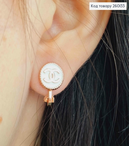 Серьги клипсы ШАНЕЛЬ с Белой эмалью, 0,9см, медного цвета, Zed Two 260133 фото 2