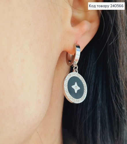 Серьги кольца, подвеска "LV" с черной эмалью, в камешках, 1,5см, серебряного цвета, сталь Stainless Steel 260040 фото 3