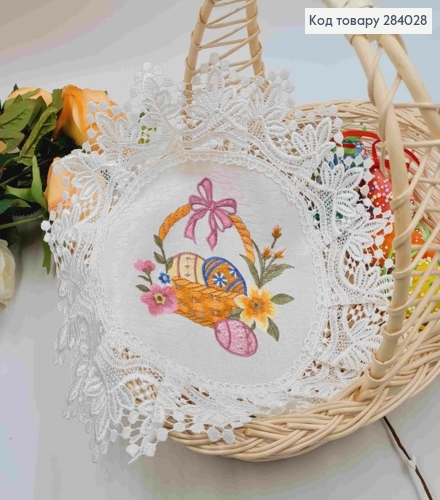 Пасхальная салфетка белая, с кружевом и вышивкой "Пасхальная корзинка с бантиком", круглая 33см. 284028 фото 2